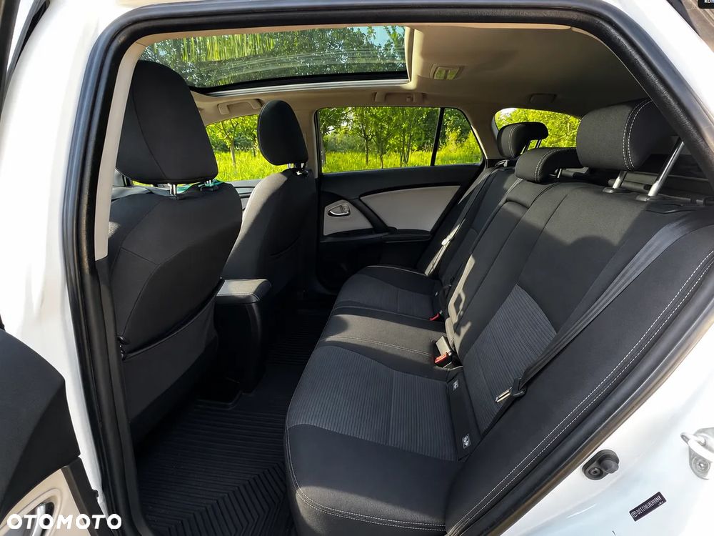 Toyota Avensis - 10