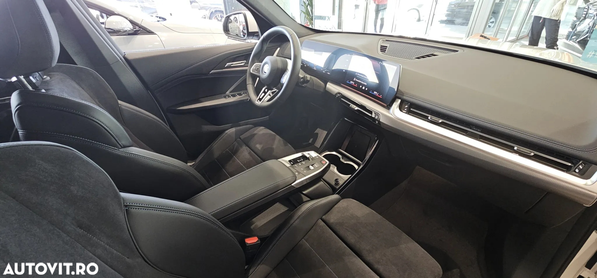 BMW iX1 eDrive20 M Sportpaket - 8