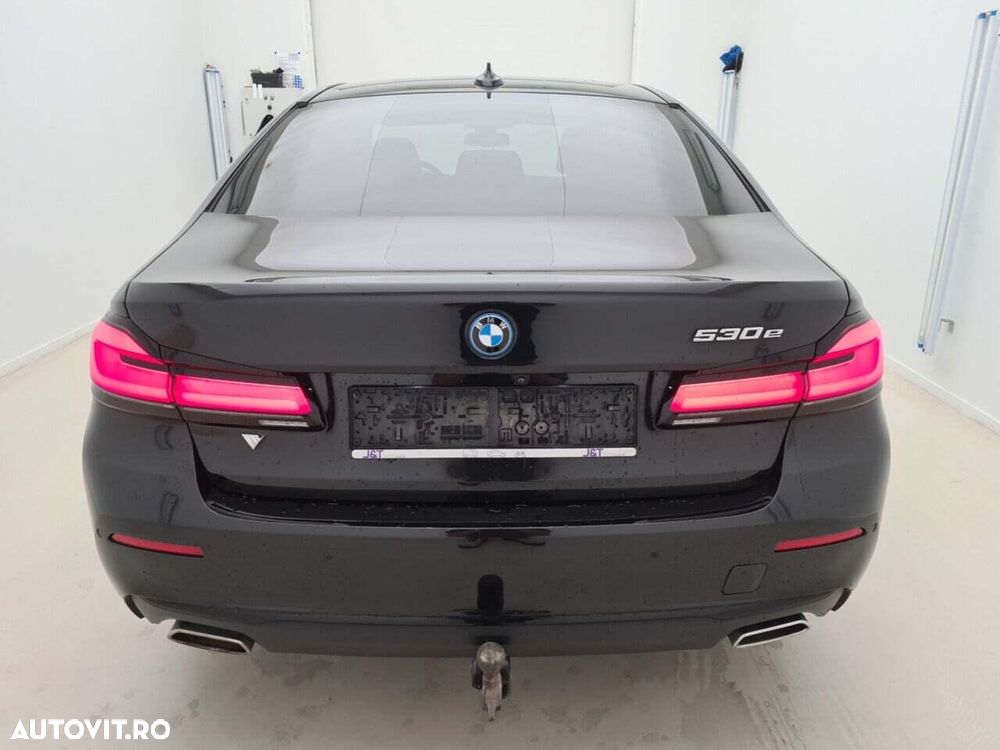 BMW Seria 5 530e Aut. Luxury Line - 14