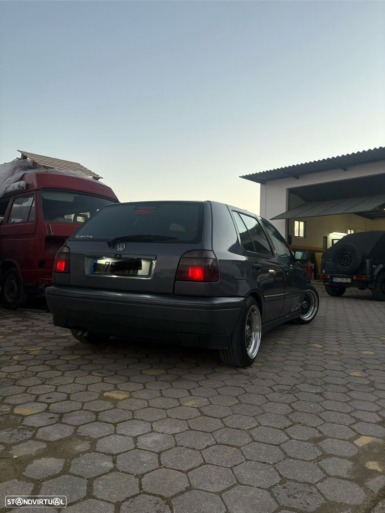 VW Golf 1.9 TDi Highline - 2