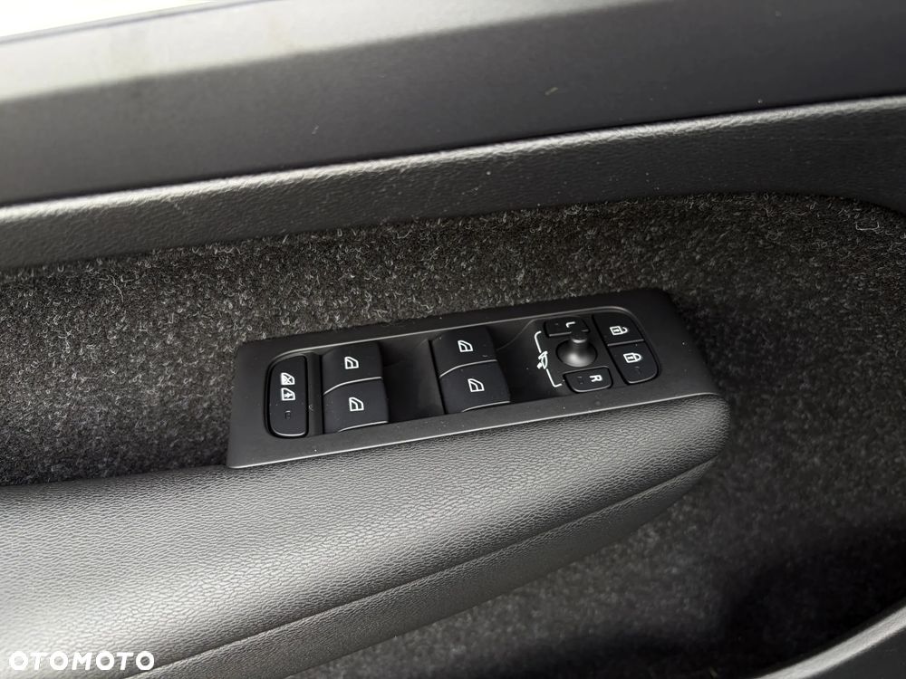 Volvo XC 40 D3 Momentum Pro - 33
