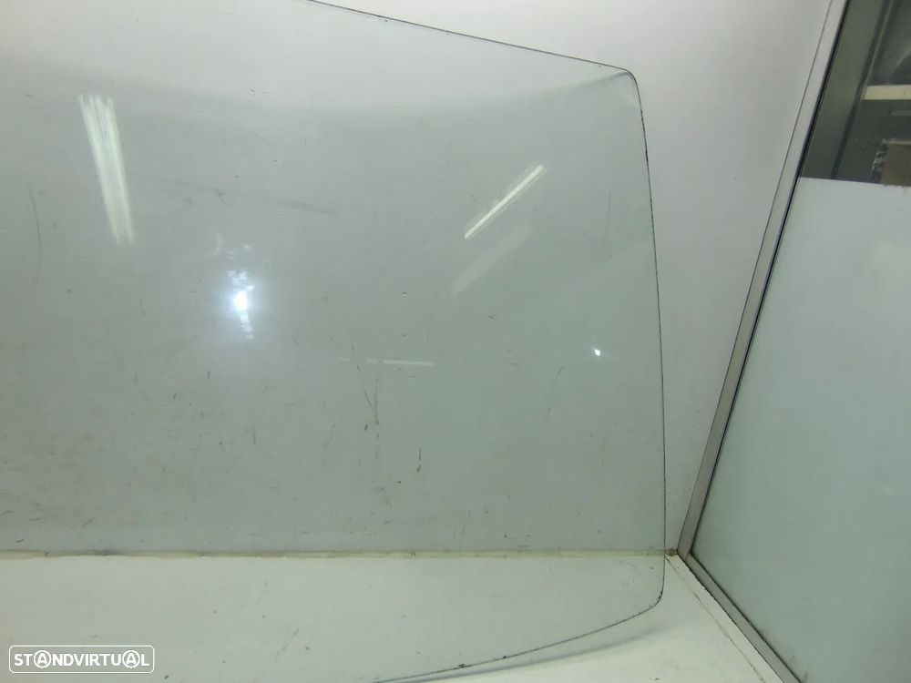 Nissan Ebro Vanette vidro para-brisas - 3