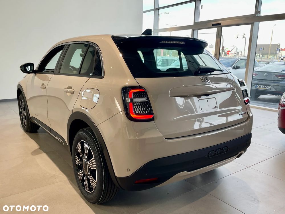 Fiat 600 1.2 Turbo Hybrid eDCT - 6
