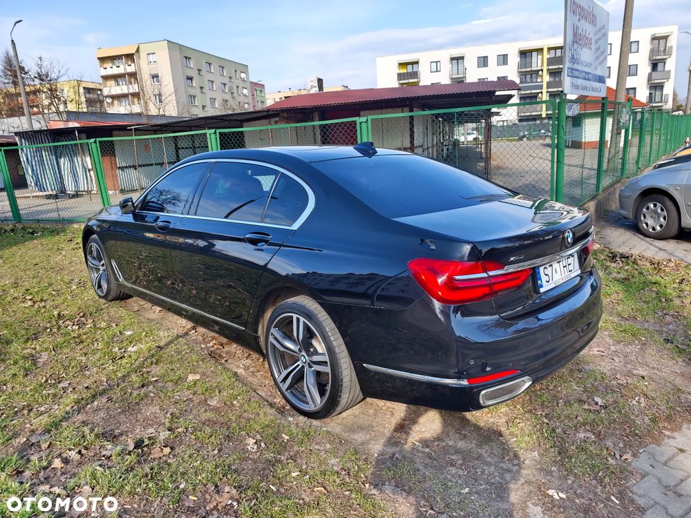 BMW Seria 7 750Li xDrive - 13