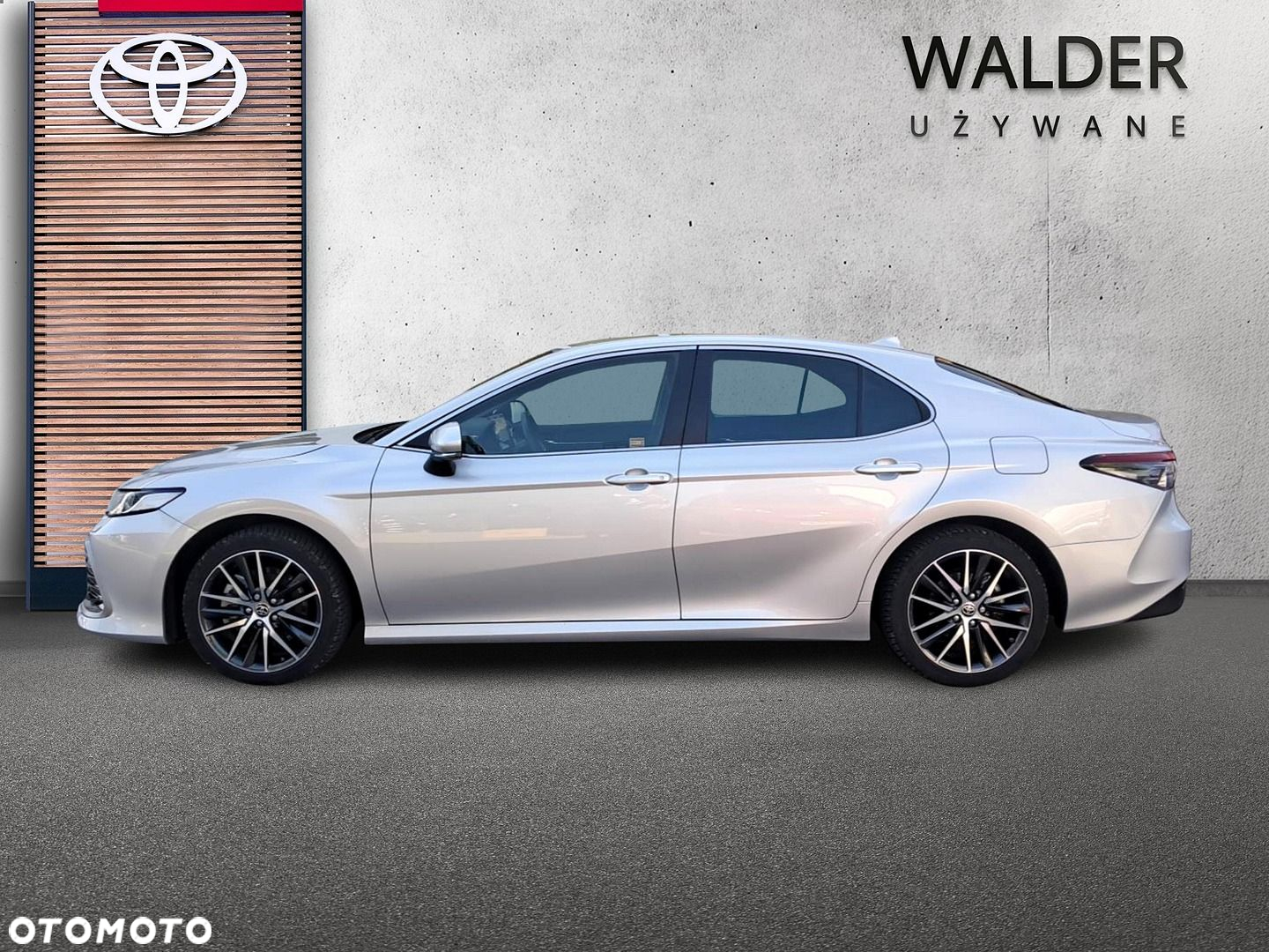 Toyota Camry - 2