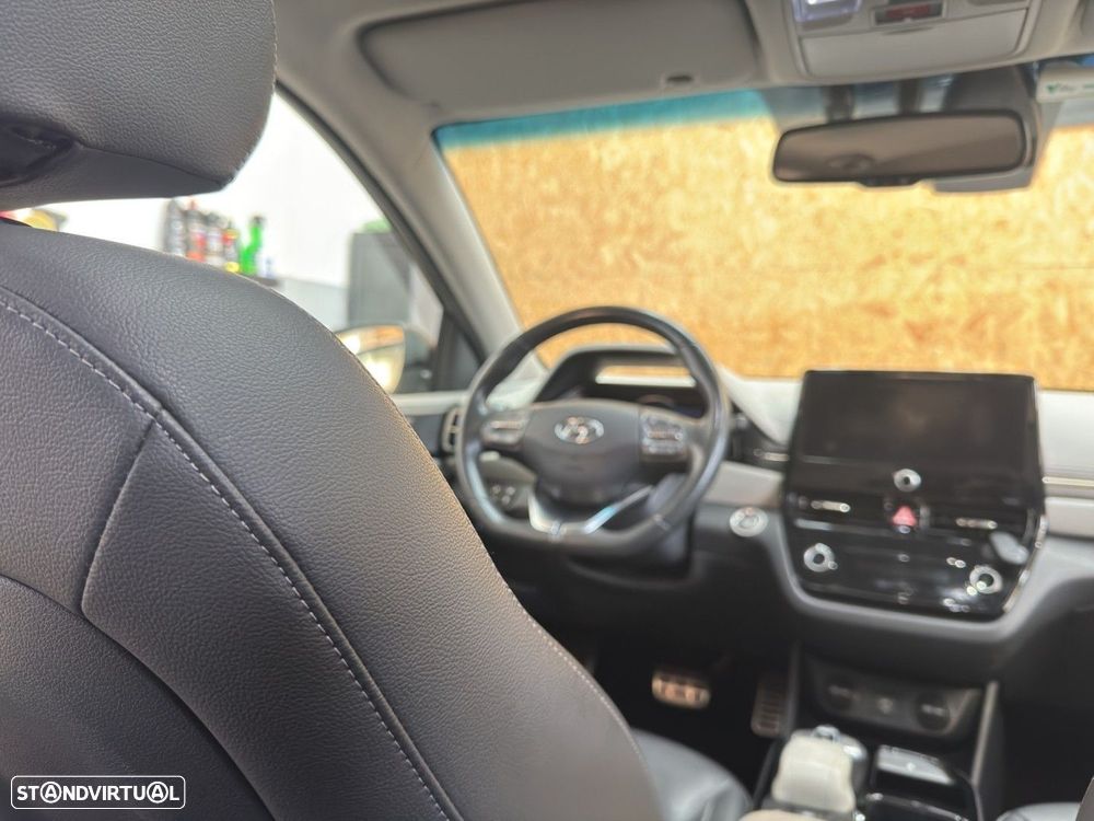 Hyundai Ioniq - 24