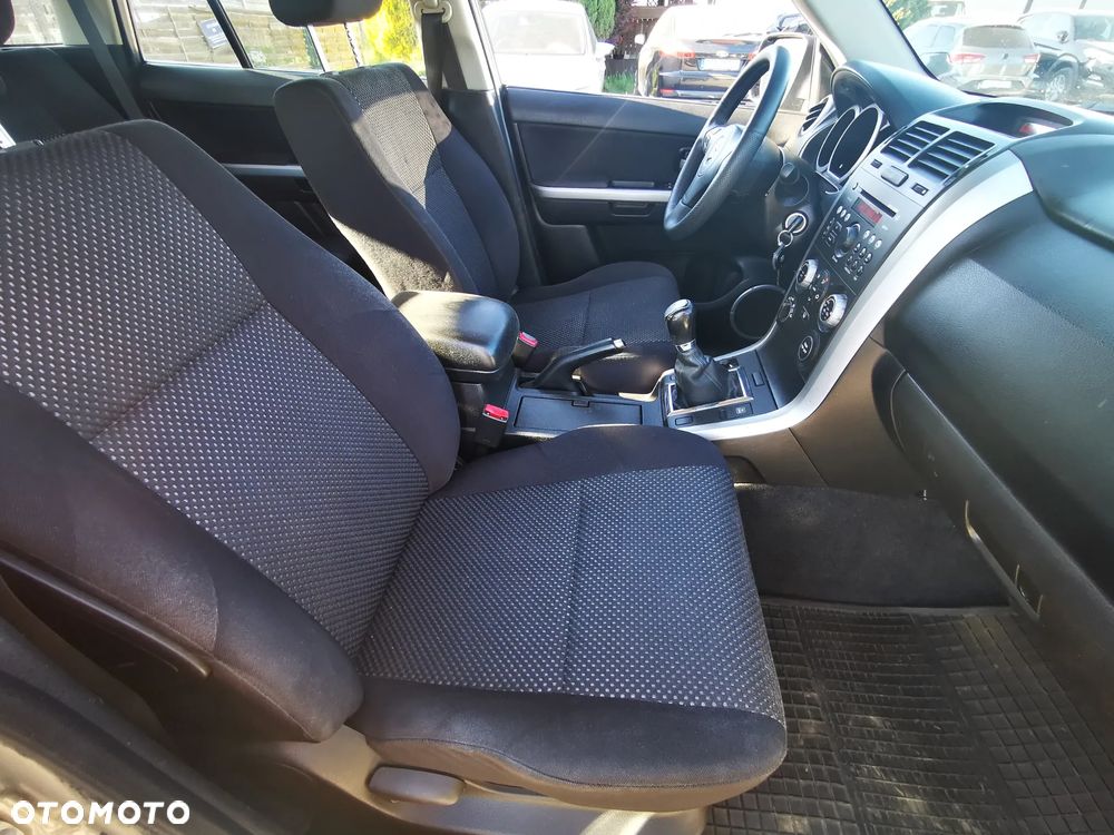 Suzuki Grand Vitara 2.0 Comfort + - 13