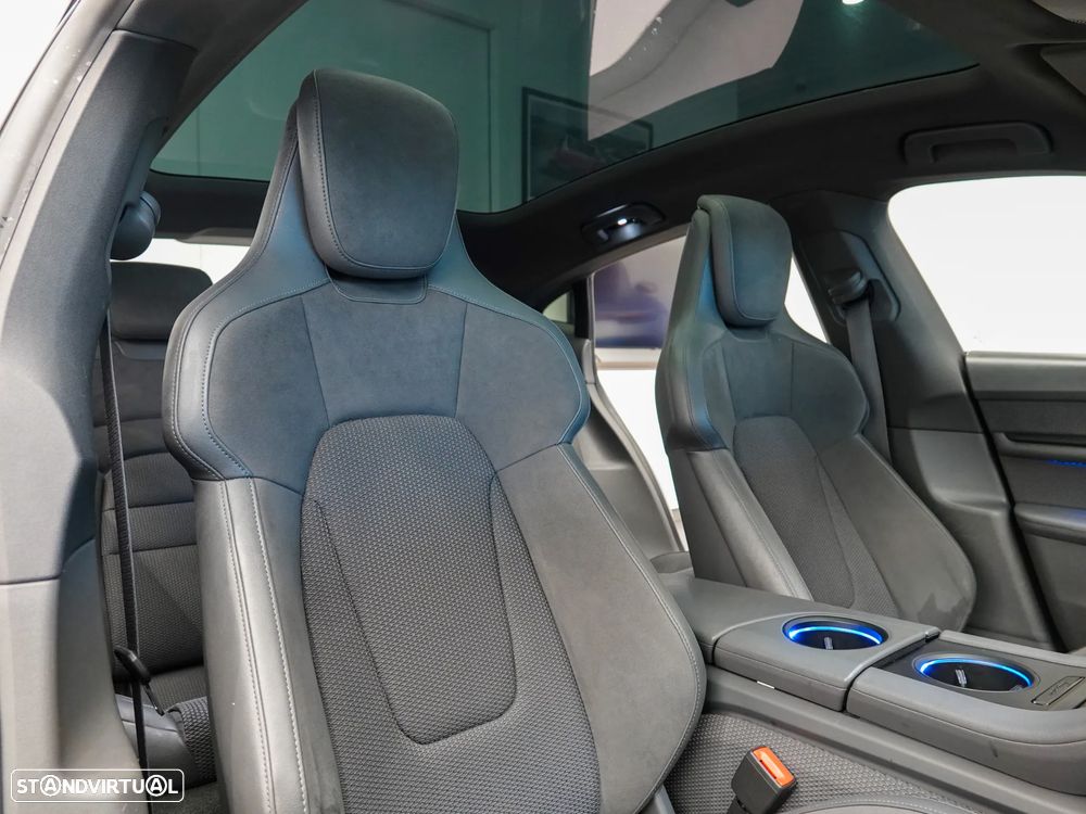 Porsche Taycan 4S - 32