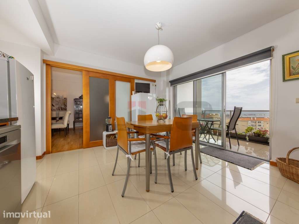 T3 com Suite, Closet e 2 Lugares de Garagem na Av. D. João III - Po... - Grande imagem: 2/40