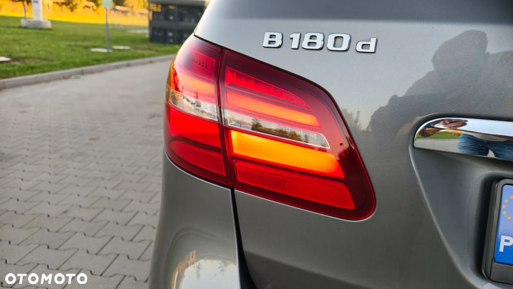 Mercedes-Benz Klasa B 180 d 7G-DCT Edition - 12