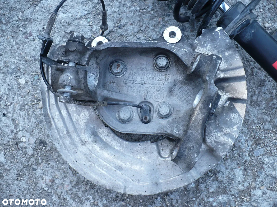bmw 1 e81 e87 3.0i macperson kyb 334625 prawy - 5