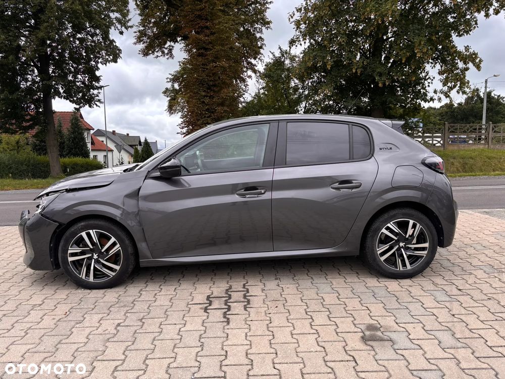 Peugeot 208 - 1