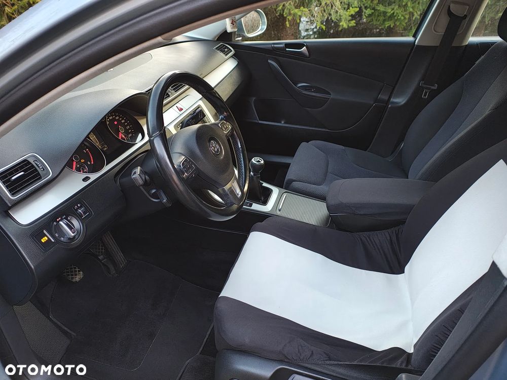 Volkswagen Passat 1.6 TDI Comfortline - 3