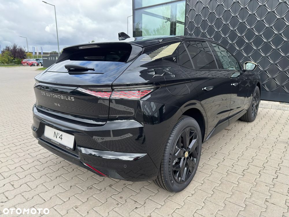 DS Automobiles N°4 1.2 mHEV Performance Line eDCS6 - 9