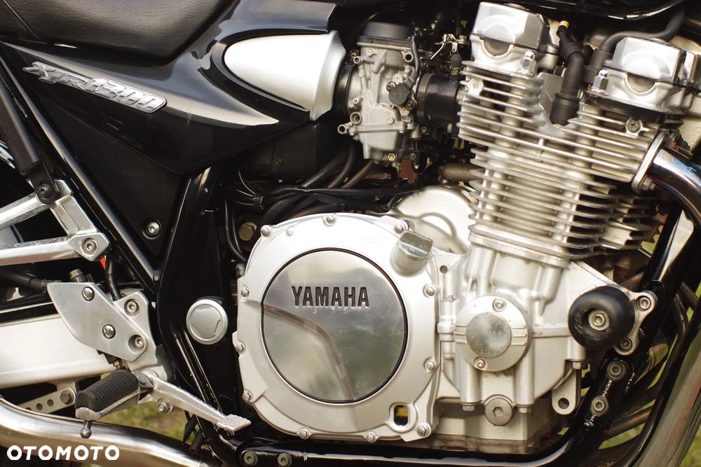 Yamaha XJR - 11