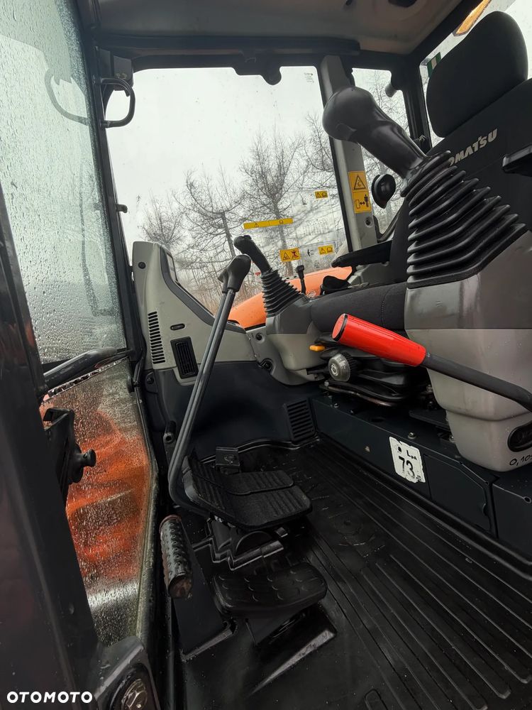Komatsu Koparka Gąsienicowa 8 ton PC80MR-3. Sprowadzona z Norwegii. Centralne smarowanie!! Maszyna  jak Nowa 2016rok. 3200mtg 3x łamane Ramię. Klima ser.DEKRA. Własna pompa paliwa. Ani deka luzów i wycieków. Gąsienice klepki bez zużycia! Podwozie w pięknym stanie. Okazja Maszyna zadbana!! Po serwisach eksploatacyjnych. - 29