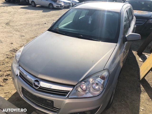 Dezmembrez Opel Astra H motor1,7 - 1