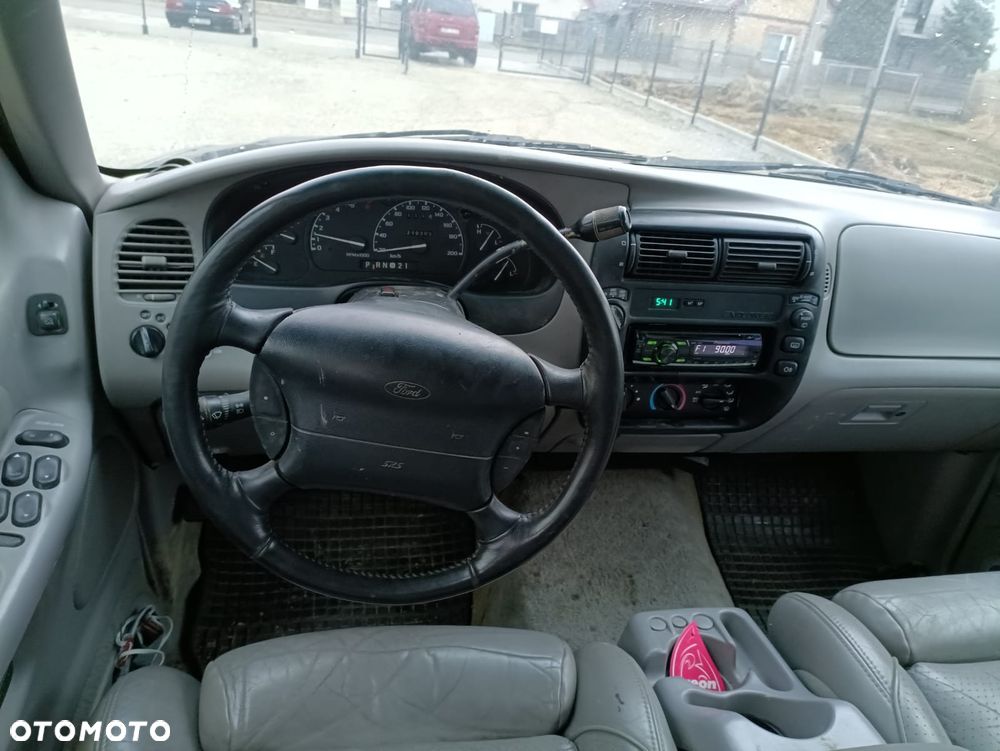 Ford Explorer - 12
