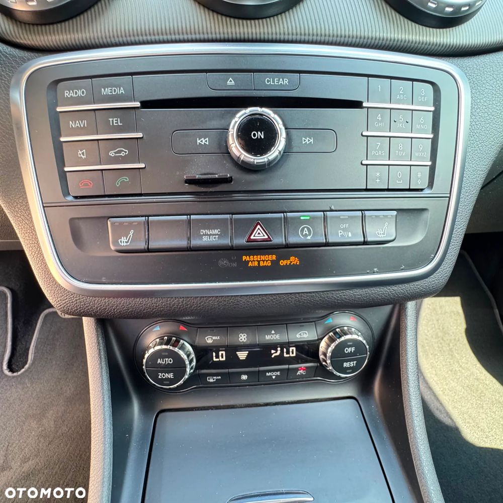 Mercedes-Benz GLA 200 7G-DCT - 17