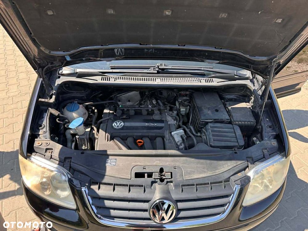 Volkswagen Touran 2.0 FSI Highline - 18