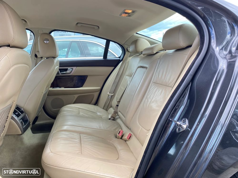 Jaguar XF 3.0 D V6 Premium Luxury - 17