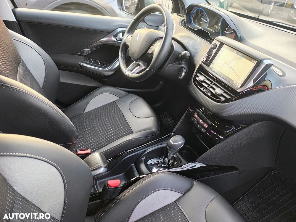 Peugeot 2008 PureTech 110 GPF Stop&Start EAT6 Allure - 11