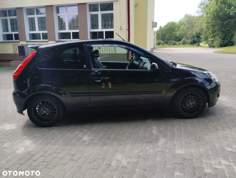 Ford Fiesta 1.4 Ghia - 11