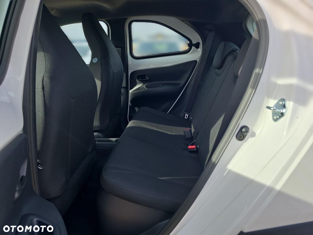 Toyota Aygo X Hybrid 1.5 Comfort e-CVT - 11