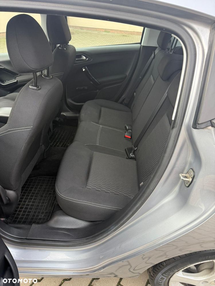 Peugeot 208 - 11