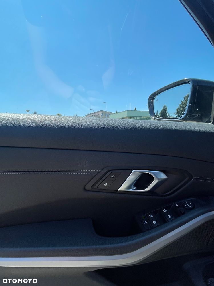 BMW Seria 3 330e Advantage - 11