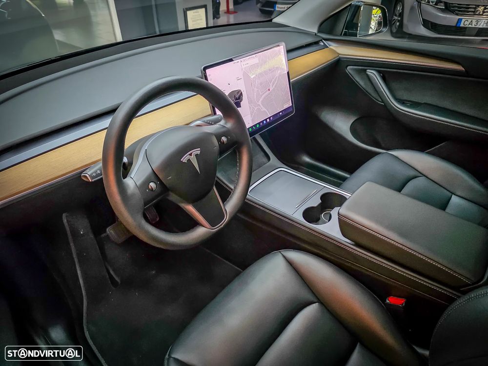 Tesla Model Y Long Range Dual Motor AWD - 19