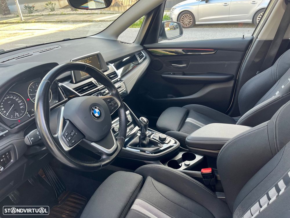 BMW 218 Active Tourer i Sport Line - 28