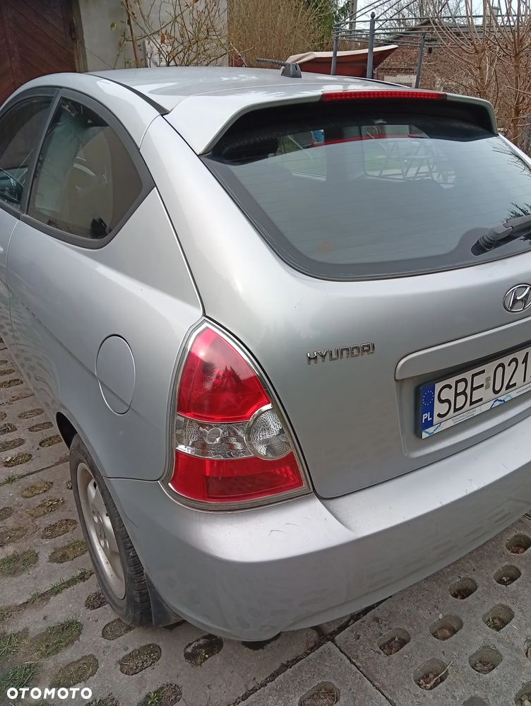 Hyundai Accent - 12
