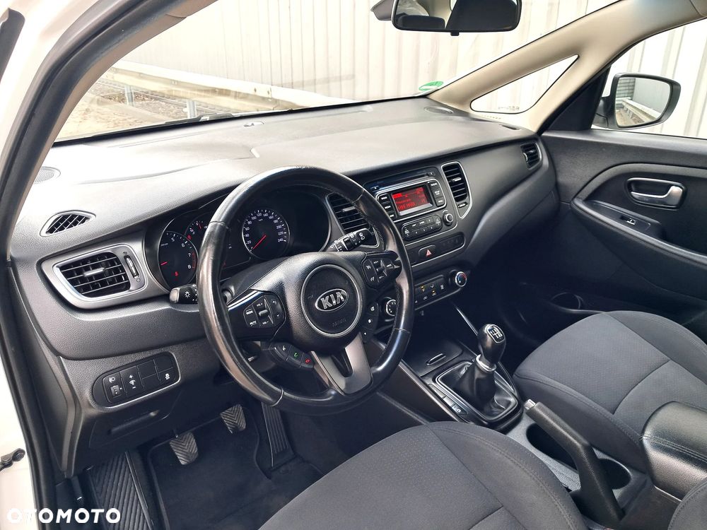 Kia Carens 1.6 GDI Dream Team Edition - 11
