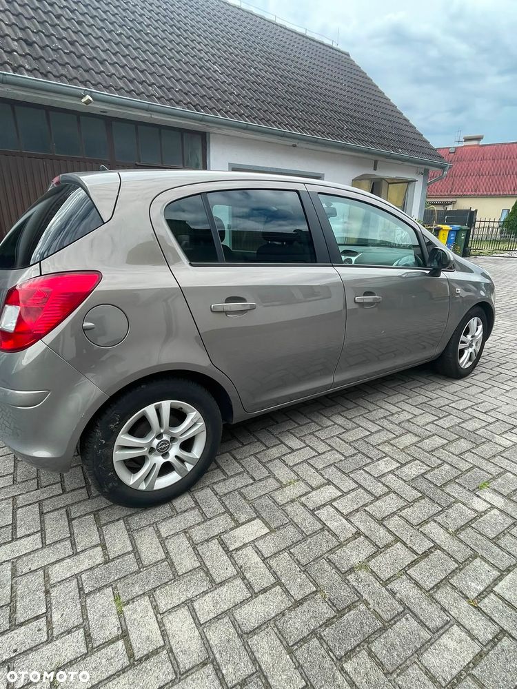 Opel Corsa 1.4 16V Cosmo - 6