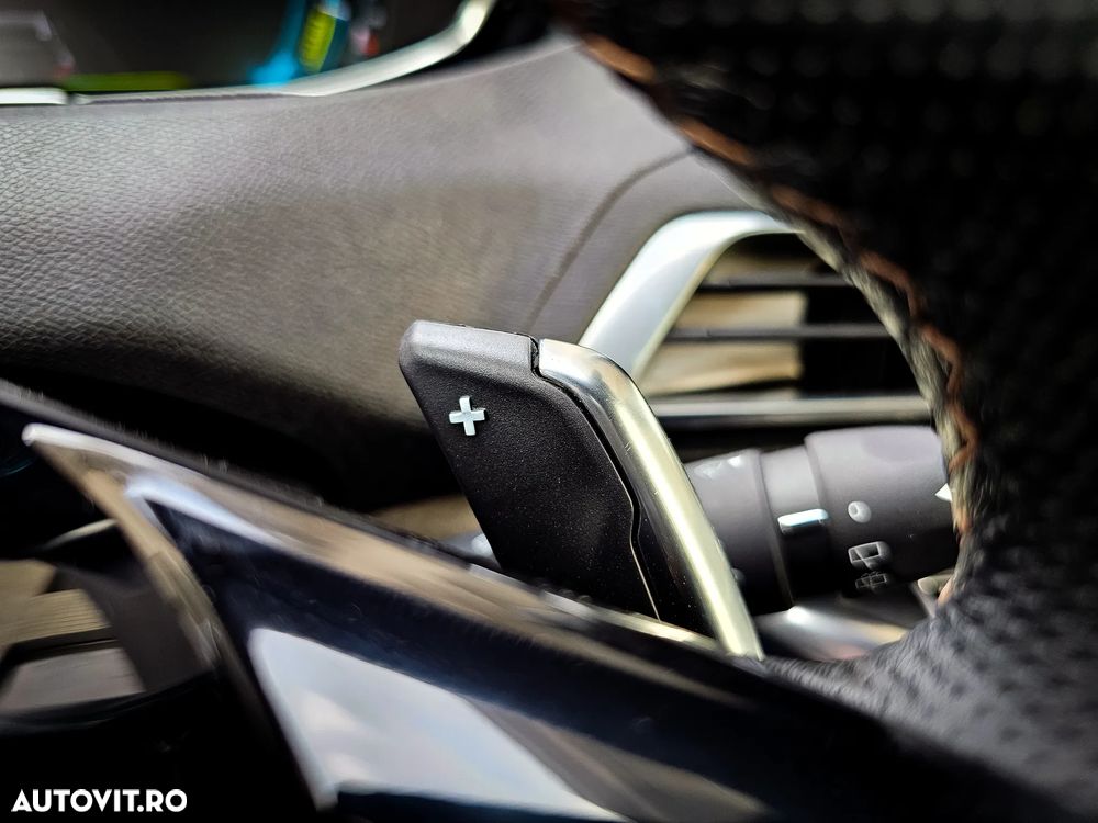 Peugeot 3008 PHEV 300 EAT8 4X4 GT - 16