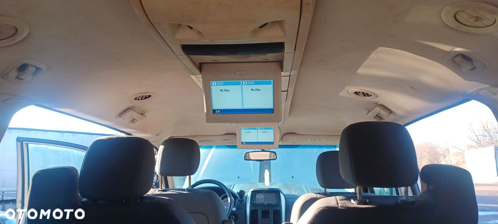 Dodge Grand Caravan - 5