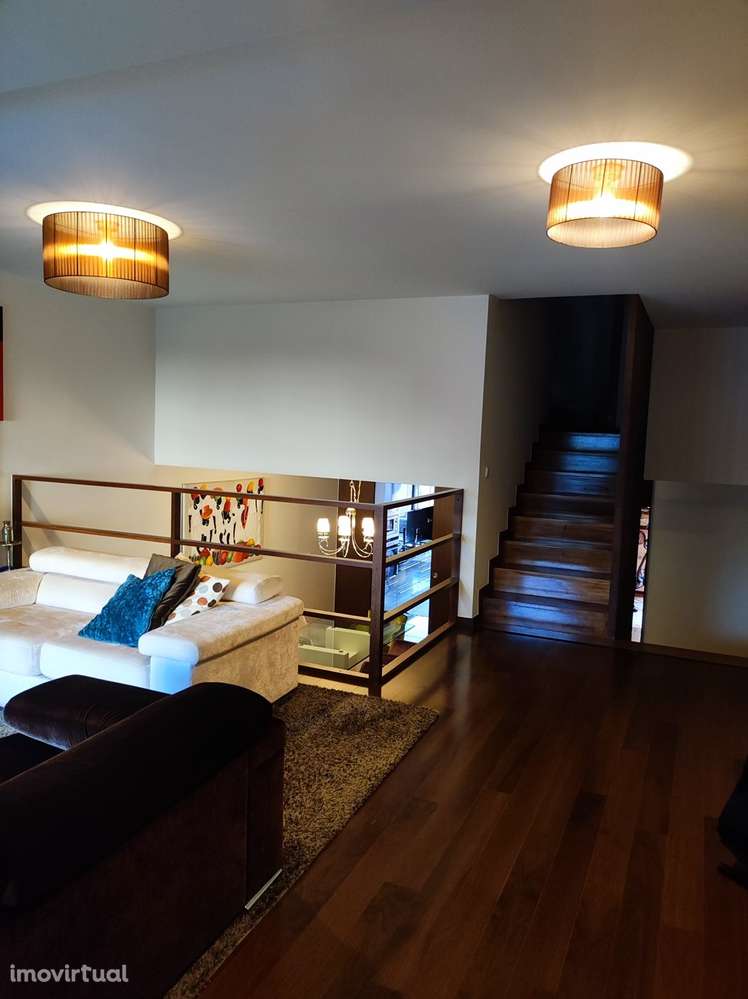 Moradia Triplex T3 | Terraço | Garagem - Grande imagem: 4/32