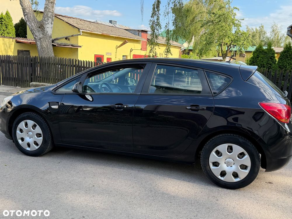 Opel Astra 1.6 150 Jahre - 8