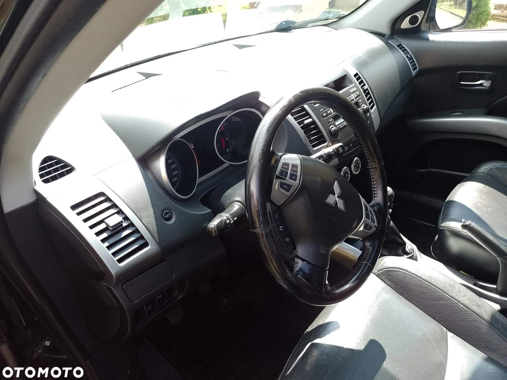 Mitsubishi Outlander 2.2 DID Intense + - 24