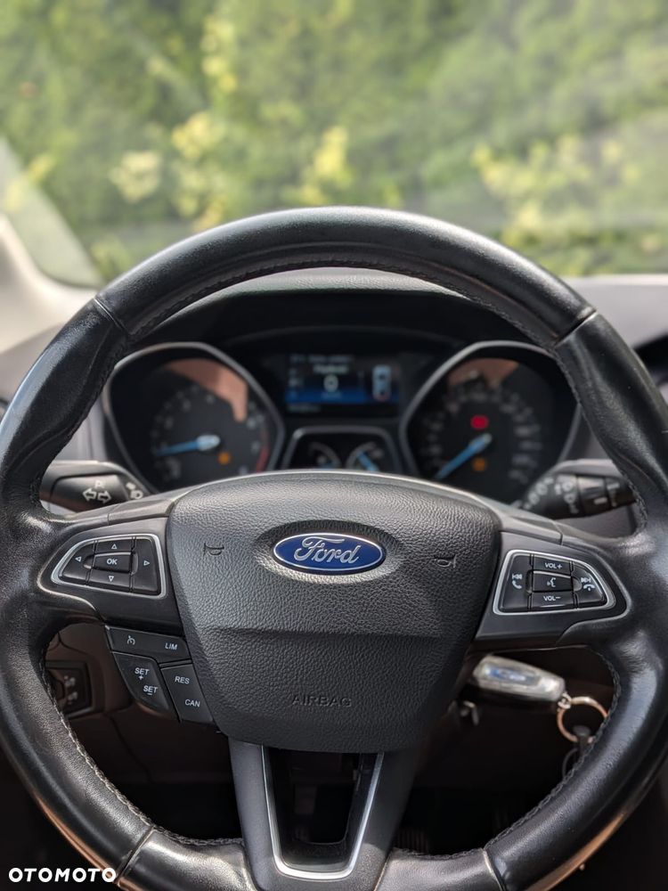 Ford Focus SW - 16