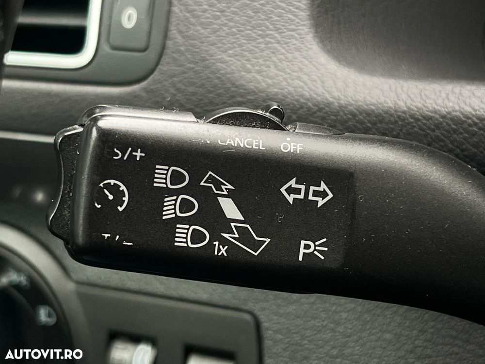 Volkswagen Touran 2.0 TDI Comfortline - 24