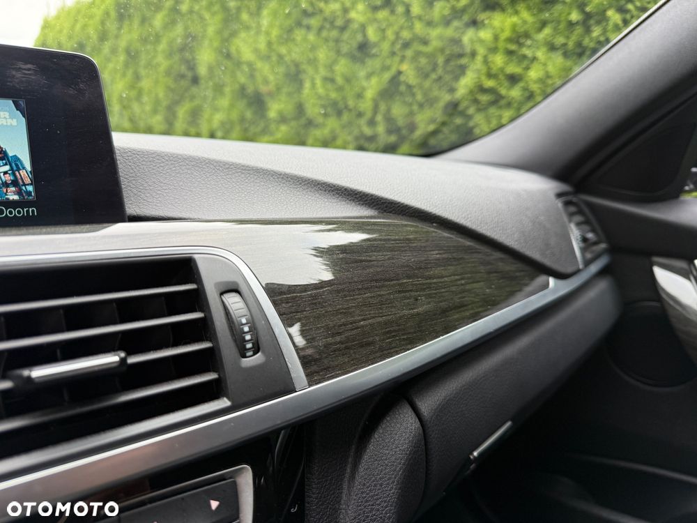 BMW Seria 3 330i Edition M Sport Shadow - 24