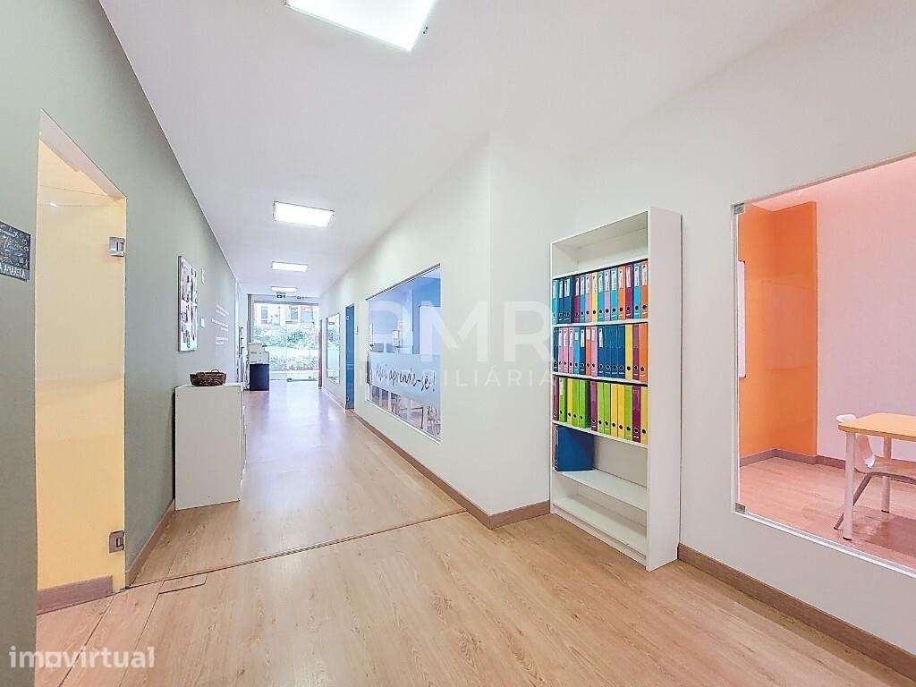Loja para Arrendamento com 245 m2 no Lumiar - Grande imagem: 2/25