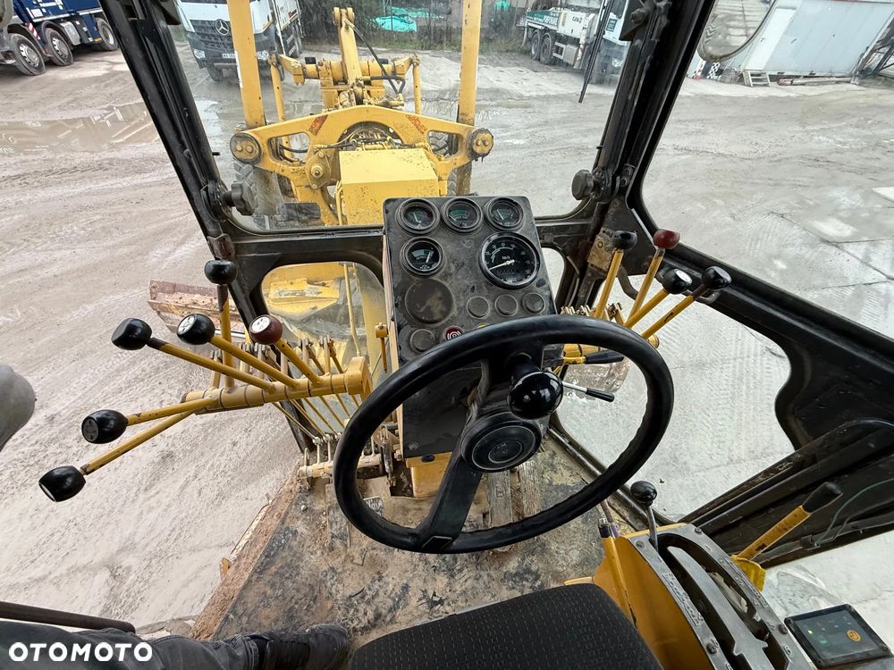 Komatsu GD 705A-4 Równiarka / 17,5 tony / - 19