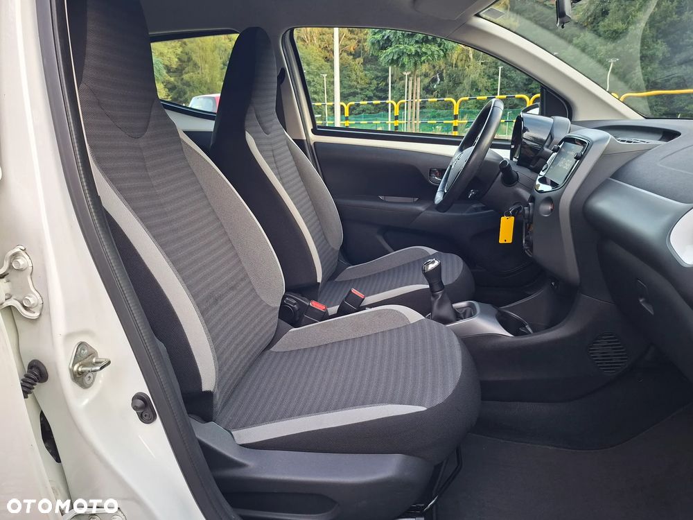 Toyota Aygo x-play connect - 17