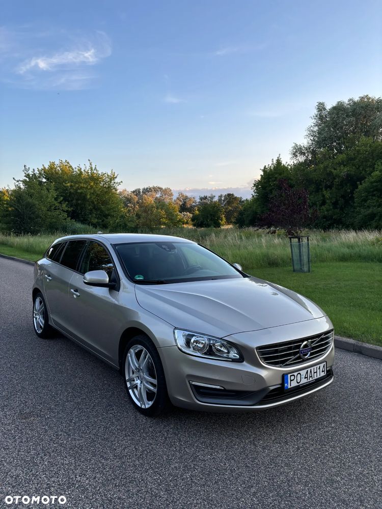 Volvo V60 D2 Momentum - 1