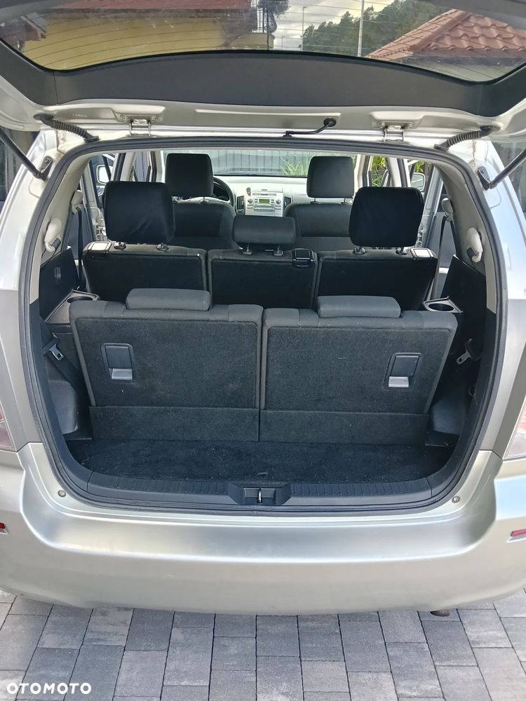 Toyota Corolla Verso - 8
