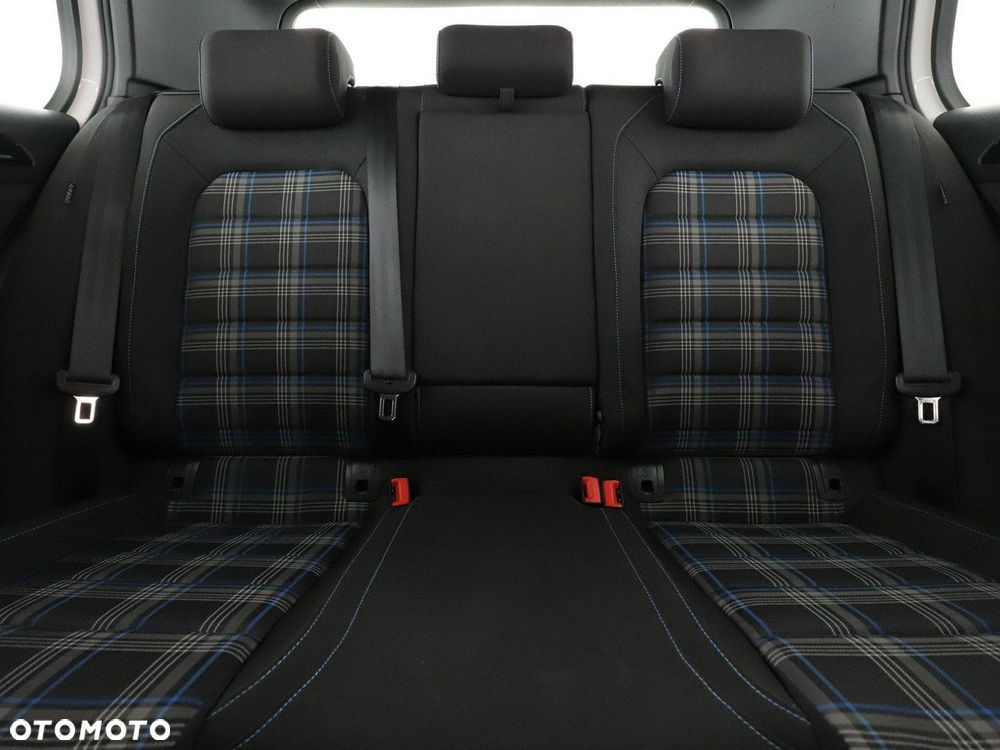 Volkswagen Golf - 18