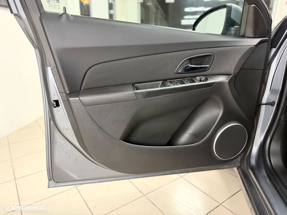 Chevrolet Cruze SW 1.7 VCDi LTZ - 13